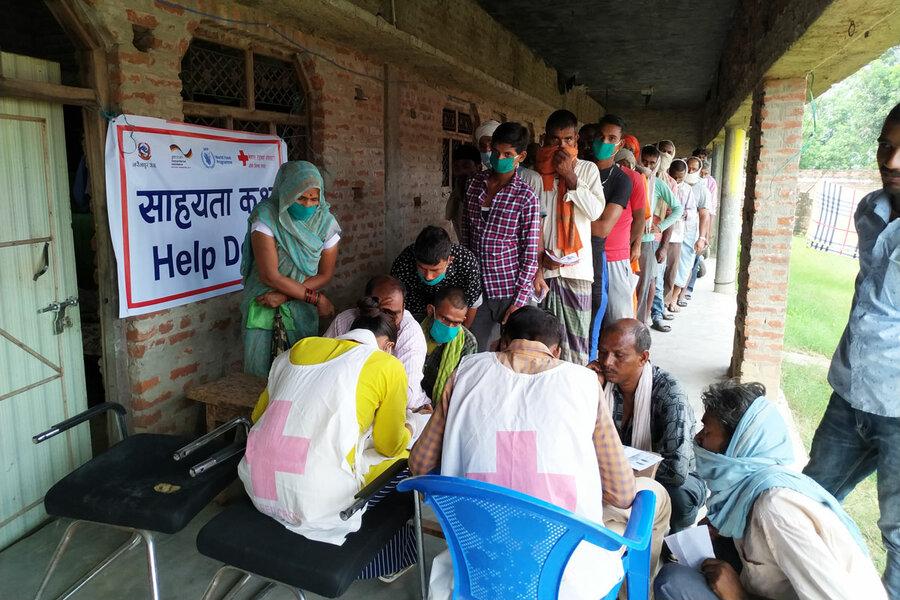 In July 2020, WFP distributed cash to 2,700 flood-prone people in Banke and Bardiya districts.